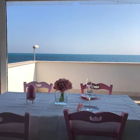 Πανσιόν Palese Profumo Di Mare 3*